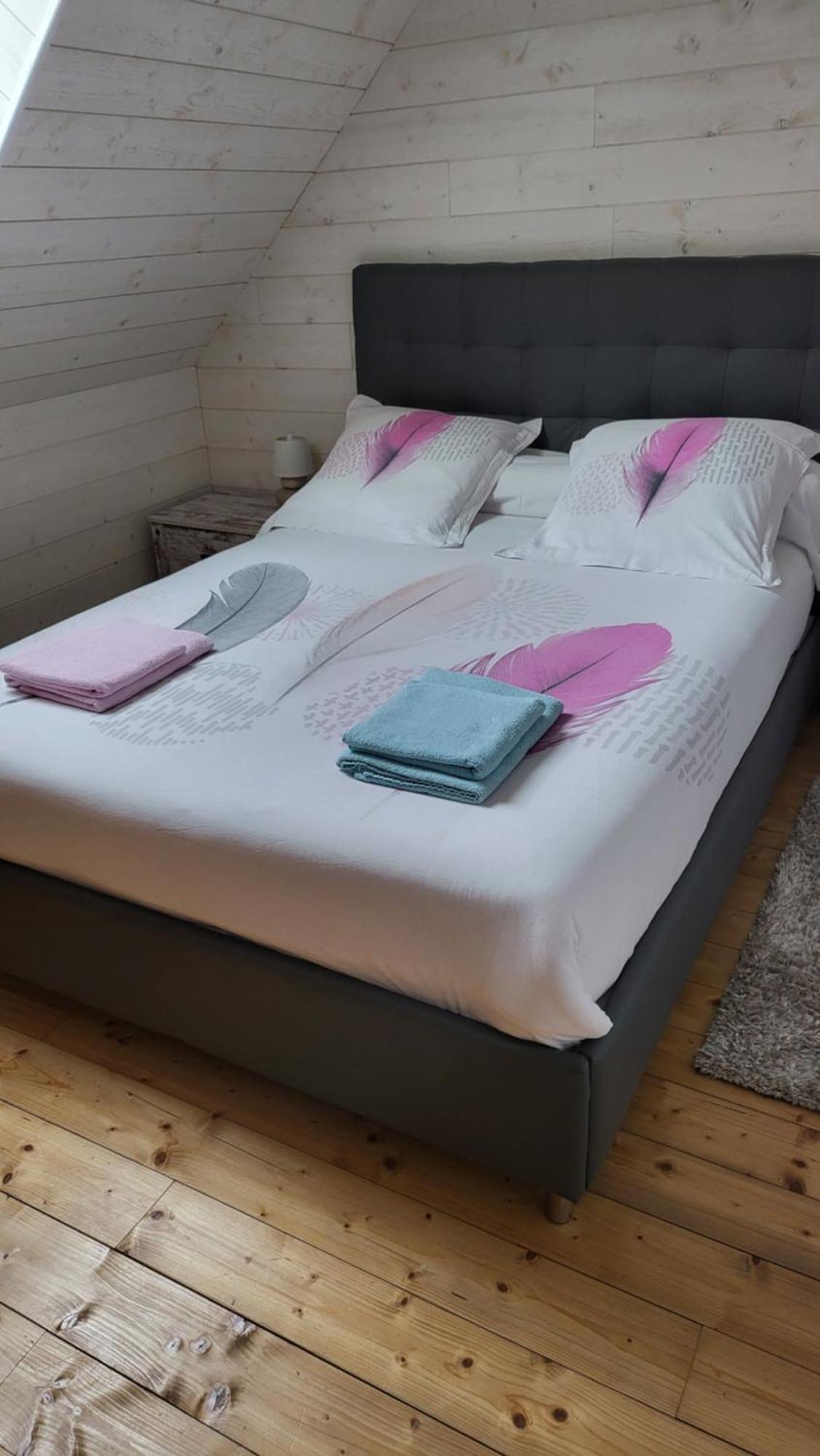 Les Roses Des Bois Bed & Breakfast