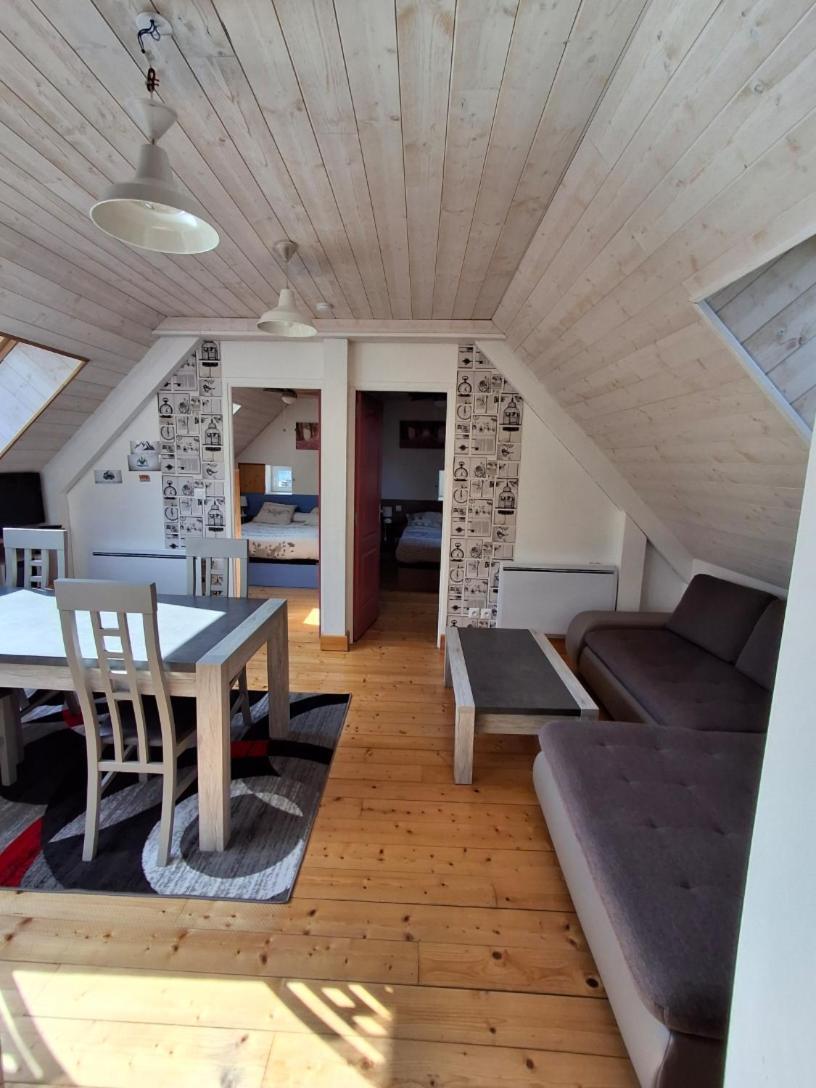 Les Roses Des Bois Bed & Breakfast *